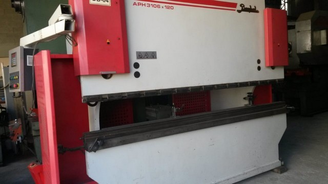 Manutenção de prensa dobradeira